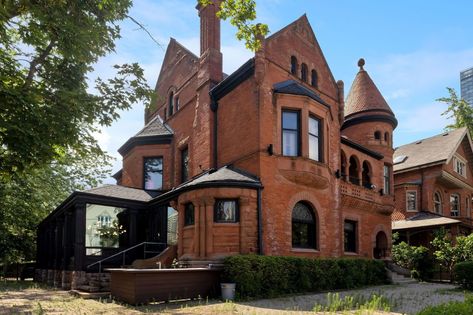 A 130-Year-Old Toronto Landmark Is Ready for Its Next Life - Mansion Global Toronto Mansion, Toronto Home, Old Toronto, Old Mansion, Historical Homes, City Homes, Wooden Staircases, Wall Trim, Brick Facade