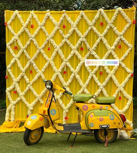 Photo Booth For Haldi Ceremony, Haldi Backdrop At Terrace, Haldi Baground, Haldi Photo Booth Ideas, Selfie Booth For Wedding, Selfi Booth Ideas, Haldi Decoration Ideas Outdoor, Haldi Ceremony Decorations At Home For Groom, Haldi Selfie Booth