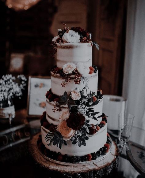 Moody Floral Wedding Cake, Dark Outside Wedding Theme, Moody Cake Wedding, Elegant Goth Wedding Cake, Black Themed Wedding Cake, Gothic Fall Wedding Cake, Dark Rustic Wedding Cake, Black Rustic Wedding Table Decor, Moody Boho Wedding Cake