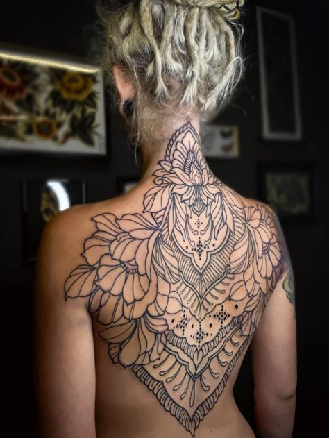 Work by @sarahrose_tattoo #ornaments #backpiecetattoo #ornamentaltattoo #tattoo #linework #linetattoo #lineworktattoo Thick Line Back Tattoo, Armpit Flower Tattoo, Tattoo Ideas Inspiration, Floral Back Tattoos, Traditional Heart, Backpiece Tattoo, Spine Tattoo Ideas, Hawk Tattoo, Tato Minimal