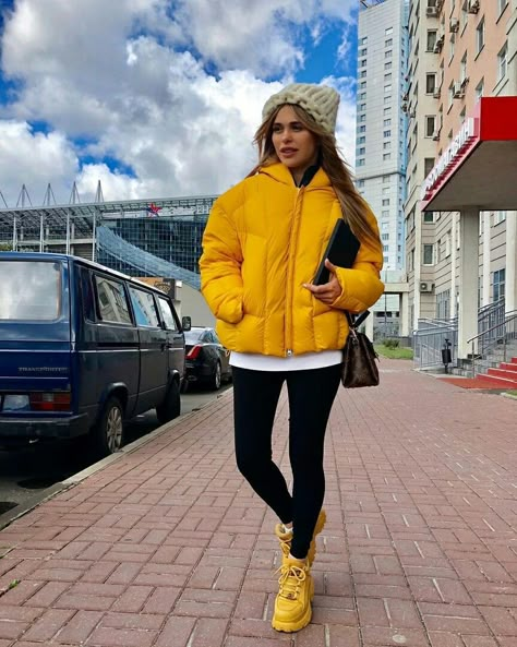 Yellow Down Jacket Outfit, Dupatta Draping Styles, Yellow Puffer Jacket, Dupatta Draping, Draping Styles, Pelo Afro, Yellow Jacket, Canary Yellow, Winter Outfit