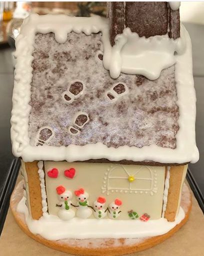 Homemade Gingerbread House, Cool Gingerbread Houses, Gingerbread House Recipe, Gingerbread House Parties, Gingerbread House Designs, Gingerbread Party, Gingerbread House Cookies, Gingerbread Village, Gingerbread House Decorations