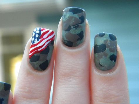 American flag camo army nail design but would look better with Navy Blue Camo:) Military Nails, American Flag Nails, Army Nails, Camouflage Nails, Camo Nails, Flag Nails, Patriotic Nails, American Nails, Blue American Flag