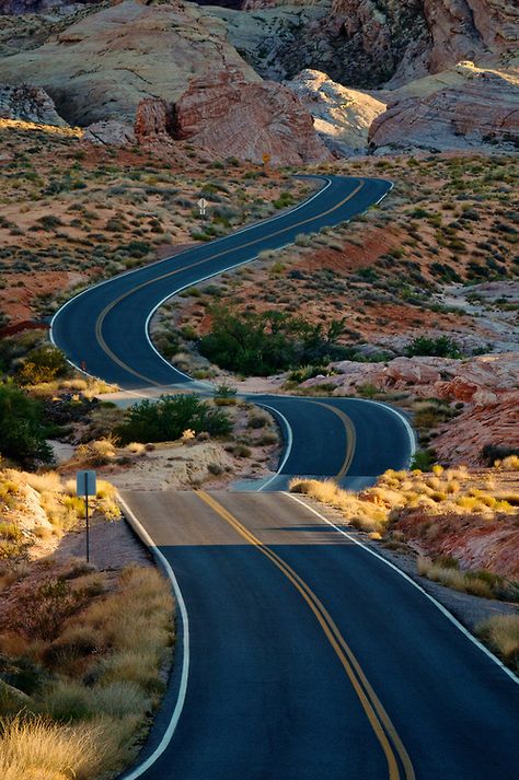 Reminds me of my childhood. Ready to go on a romantic road trip through memory lane with my hubby! Long And Winding Road, Empty Road, Valley Of Fire State Park, Beautiful Roads, Scenic Roads, Valley Of Fire, In The Middle Of Nowhere, Road Less Traveled, Winding Road