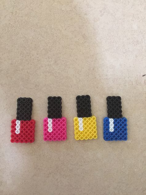 Nail Polish Perler Beads, Makeup Perler Beads, Perler Bead Coraline, Mini Perler Bead Patterns Easy, Small Easy Perler Bead Patterns, Small Pearler Bead Ideas, Small Hama Bead Designs, Hammer Beads Ideas, Easy Small Perler Bead Ideas