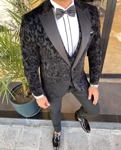 Black And Silver Prom Suits For Guys, Silver Prom Suits, Suit Texture, Blazer For Men Wedding, Suits For Guys, Wedding Suits Men Black, Groom Suit Black, Men Suits Wedding, Suit Prom