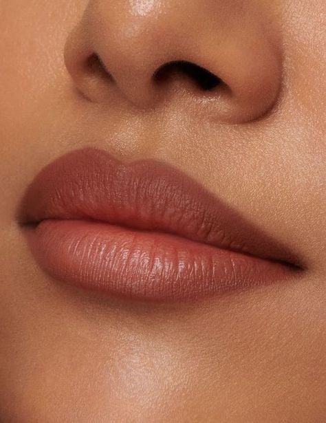 Two Toned Lips Natural, Two Toned Lips, Desired Lips, Natural Lip Shades, Dream Lips, Everyday Makeup Essentials, Heart Lips, Nude Lipstick Shades, Bombshell Makeup