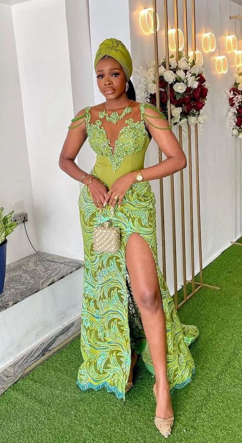 Latest Asoebi Lace Styles 2024 Trends, Latest Asoebi Styles 2024, Nigerian Style Dresses, African Dinner, Asoebi Lace Styles, Lace Styles For Wedding, Asoebi Style, African Head Dress, Model Couple