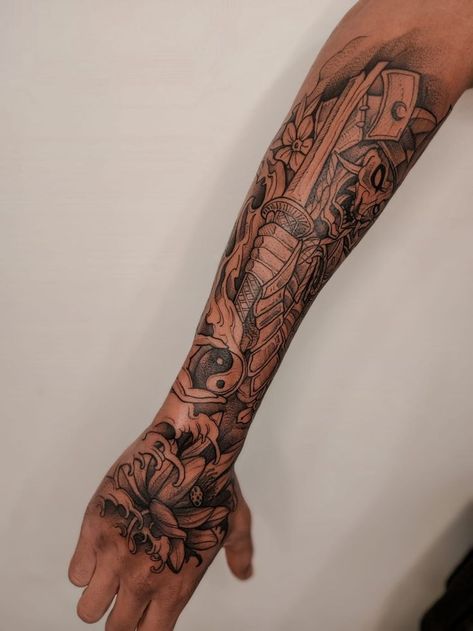 Tattoo Designs Gemini, Mixed Style Tattoo, Black Men Shoulder Tattoo, Mixed Style Tattoo Sleeve, Hand Tattoo For Men, Cybersigilism Tattoo Design, Horror Tattoo Designs, Xmen Tattoo, Men Shoulder Tattoo