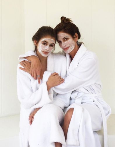 Mother Daughter Spa, Anti Aging Secrets, Budget Beauty, Toni Garrn, Vogue Beauty, Anti Aging Beauty, Anti Aging Tips, Kaia Gerber, Cindy Crawford