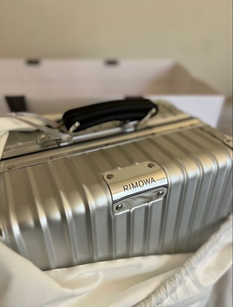 Rimowa Carry On, Rimowa Classic, Rimowa Luggage, Luxury Luggage, Airport Aesthetic, Luggage Shop, Dream List, City Of Lights, London Baby