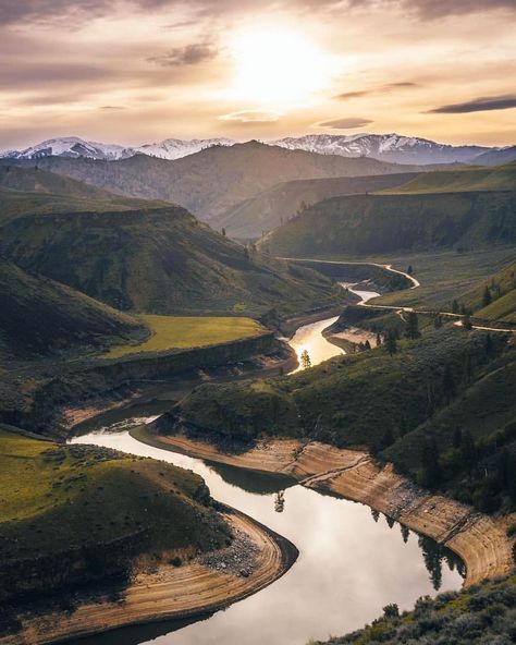 #IDAHOGRAM on Instagram: “→ @natebowery ←  South Fork of the Boise River, one of our favorite views in IDAHO! Thanks for using our hashtag #Idahogram! For more…” Boise Aesthetic, Boise Idaho Aesthetic, Idaho Aesthetic, Boise State, Boise Idaho, Dream City, Nature Beautiful, Get Outside, Travel Bucket List