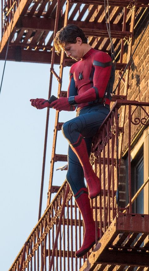 Tom Peters, Image Spiderman, Tom Holland Zendaya, Tom Holland Imagines, Tom Holland Peter Parker, Marvel Photo, Spiderman Pictures, Tom Holland Spiderman, Tommy Boy