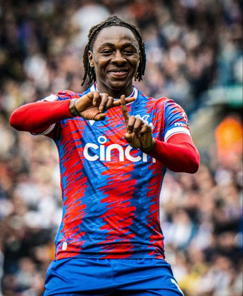 Crystal Palace Wallpaper, Eberechi Eze, Palace Wallpaper, Soccer Season, Crystal Palace, Football Players, Palace, Soccer, Hairstyles