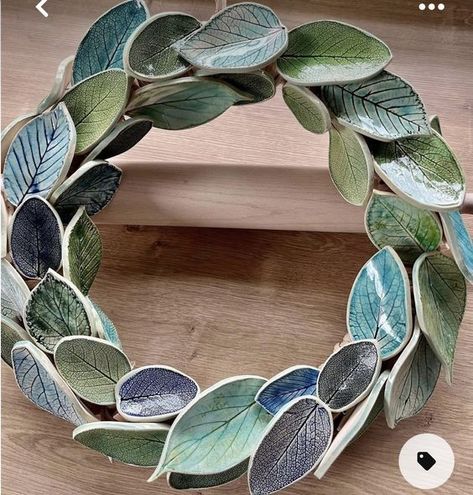 Garden Pottery Sculpture Ideas, Hand Formed Pottery Project Ideas, Handbuild Pottery Ideas, Slab Pottery Ideas For Beginners, Ceramic Garland, Small Ceramic Projects, Pottery Ideas Handbuilt, Handbuilt Pottery Ideas, Slab Built Pottery