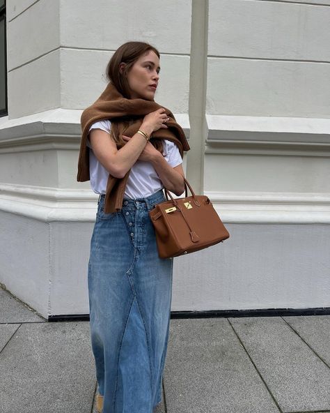 Long Denim Skirt Outfits, Denim Skirt Outfit Ideas, Denim Skirt Outfit Summer, Summer Denim Skirt, Skirt Outfit Inspiration, Long Denim Skirt Outfit, Stylish Denim Skirt, Denim Skirt Outfit, Denim Skirt Trend