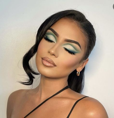 Kylie Makeup, Prom Eye Makeup, Eye Makeup Styles, Makeup For Black Skin, Green Makeup, Dope Makeup, Eye Makeup Designs, Colorful Eye Makeup, Green Eyeshadow