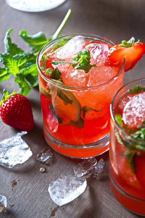 Strawberry Mojito Mocktail - In the Kitch Mocktail Strawberry, Strawberry Mojito Mocktail, Strawberry Mocktail, Strawberry Simple Syrup, Mojito Mocktail, Strawberry Mojito, Slow Cooked Meat, Colorful Drinks, Strawberry Topping