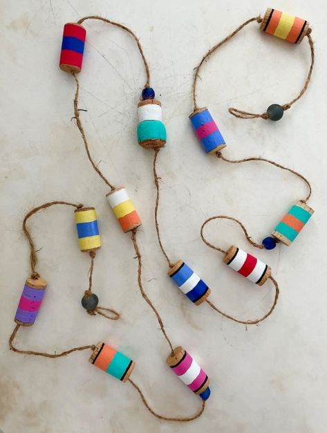 Cork Garland, Buoy Decor, Wine Cork Diy Projects, Nautical Christmas Ornaments, Cork Crafts Diy, Wine Cork Diy, Driftwood Art Diy, Cork Projects, Nautical Diy