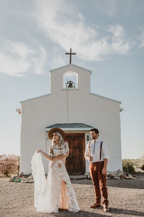 This Glamping Wedding Inspiration in Marfa, TX Will Have You Booking Your Tickets to the Desert | Junebug Weddings Wedding Hair Short, Beautiful Chapels, Marfa Wedding, West Texas Wedding, Flowers Wedding Hair, Boho Shoot, Vegas Wedding Dress, Glamping Wedding, Marfa Tx