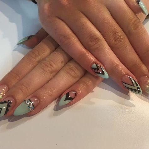 Almond Nails Designs Western, Aztec Print Nails, Southwest Nails, Fall Western Nails, Aztec Nail Designs, Cowgirl Nails, Western Nail Art, Aztec Nail Art, Rodeo Nails