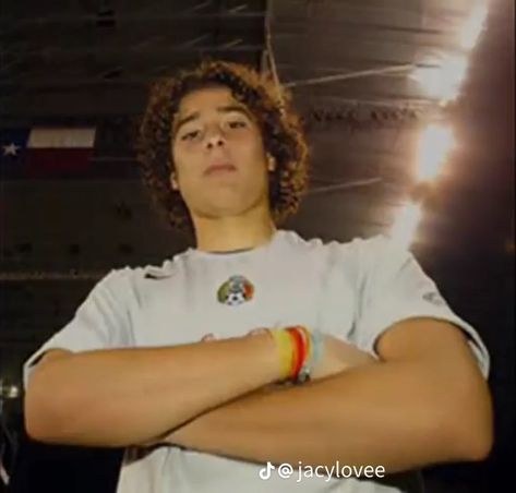 Memo Ochoa Pfp, Ochoa Pfp, Memo Ochoa, Mexico Team, Soccer Boyfriend, Soccer Inspiration, Soccer Guys, Player 1, Soccer Boys