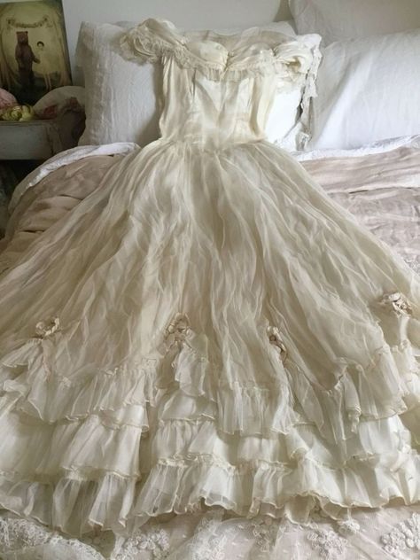 evie hallowell Dream Wedding Dresses, Fancy Dresses, A Dress, Dream Dress, Gorgeous Dresses, Pretty Dresses, Pretty Outfits, Cute Dresses, Fashion Inspo Outfits