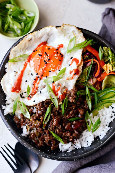 Korean Beef Bowl Recipe, Ground Beef Asian, Beef Bowl Recipe, Korean Bbq Beef, Korean Beef Bowl, Beef Bowl, Cooking Jasmine Rice, Beef Bowls, Spicy Korean