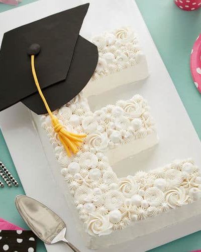 High School Graduation Cakes, Boys High School Graduation Party, Graduation Party Cake, Graduation Party High, Rose Gold Theme, Graduation Party Centerpieces, Piping Techniques, College Graduation Parties, Graduation Cookies