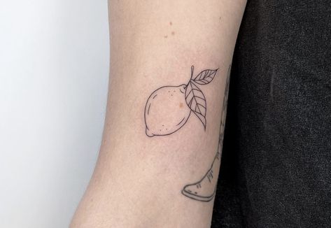 Black And White Lemon Tattoo, Fine Line Lemon Tattoo, Lemon Tattoo Minimalist, Small Lemon Tattoo, Europe Tattoos, Citrus Tattoo, Please Tattoo, Lime Tattoo, Women's Back Tattoos