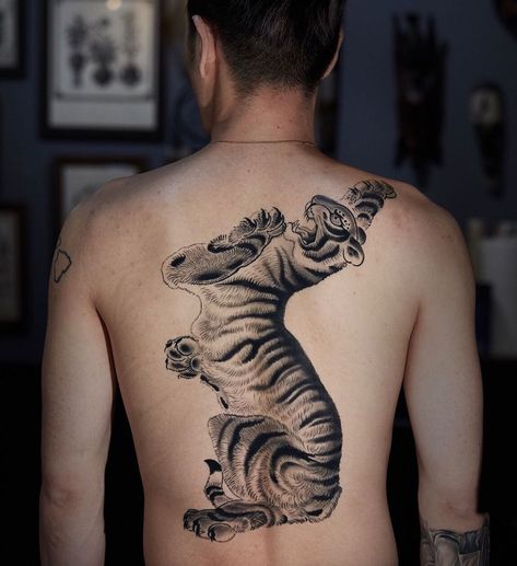 Siberian Tiger Tattoo, Korean Tiger Tattoo, Korean Tiger, Raptors Bird, Siberian Tiger, Tiger Tattoo, Cat Tattoo, Tattoo Shop, Fashion Makeup