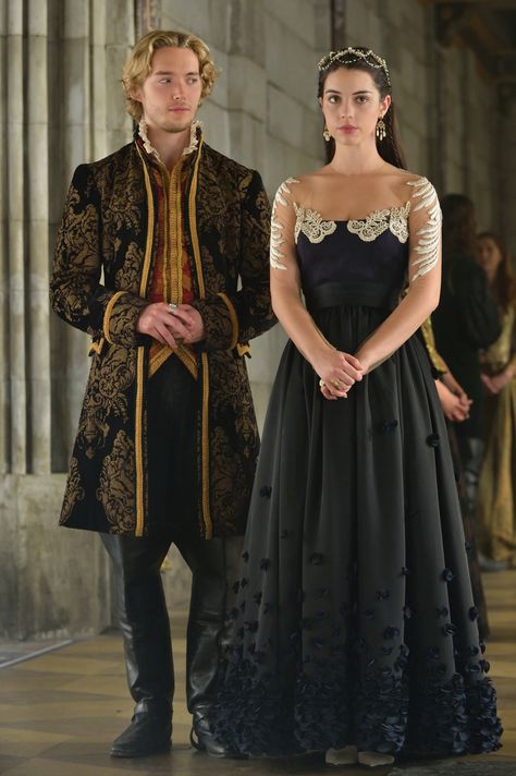 Reign Season 2, Queen Mary Reign, Reign Outfits, Reign Mary And Francis, Reign Tv Show, Marie Stuart, Reign Mary, Reign Fashion, Reign Dresses