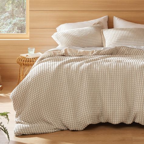 PRICES MAY VARY. Breathable & Moisture-Wicking: Made from 50% cotton and 50% rayon derived from bamboo, this cooling duvet cover set naturally absorbs moisture and is exceptionally breathable, providing a comfortable and dry night's sleep for hot sleepers. Elevated Classic Texture: The classic waffle weave design and three-dimensional texture add sophistication to your bedroom, while the vintage look brings a touch of relaxed elegance to any space. Stone-Washed: The stone-washed technique lends King Size Duvet Covers Master Bedrooms, Olive Duvet Cover, Waffle Knit Comforter, Bed Sheet Combinations, Waffle Comforter Bedroom, Fall Duvet Covers, King Bed Duvet Ideas, Bedding For Hot Sleepers, Waffle Bedding Ideas