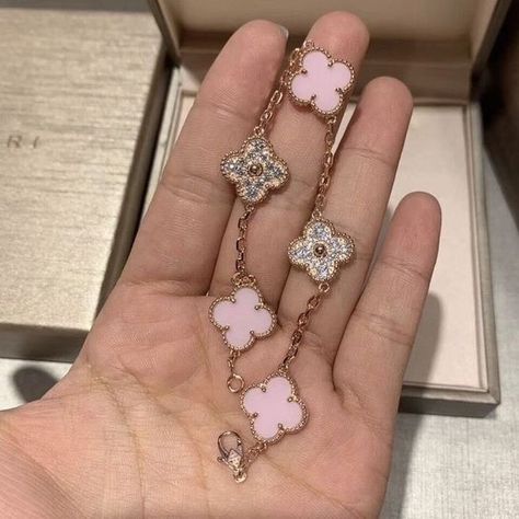 Van Cleef Arpels Pink Bracelet, Pink Van Cleef, Aesthetic Barbie, Van Cleef And Arpels Jewelry, Expensive Jewelry Luxury, Clean Girl Aesthetic, Van Cleef And Arpels, Dope Jewelry, Barbie Princess