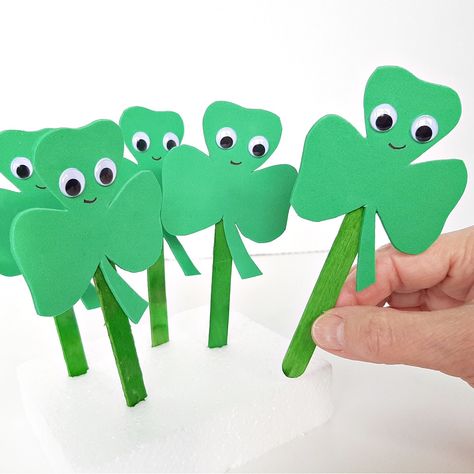 Color Green Activities For Toddlers, Green Colour Craft For Kids, Rhyming Games, Game For Toddlers, St Patrick Day Activities, Group Crafts, Fun Activities For Toddlers, Green Craft, Puppet Crafts