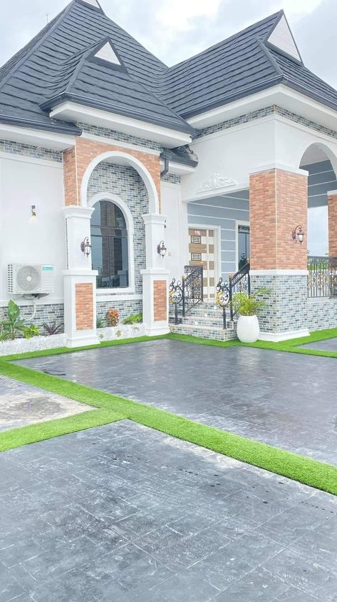 Bungalow House Design Nigeria, Nigerian House Design, Griller Design, Houses In Nigeria, Front Balcony Design, Nigeria House, Modern Gate Design, Gate For Home, Gate Design Ideas