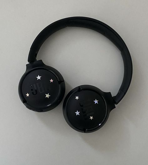 Decorated Headphones, Headphone Ideas, Headphone Decoration, Aesthetic Headphones, Customized Stickers, Headphones Aesthetic, Jbl Headphones, Cute Headphones, Sony Headphones