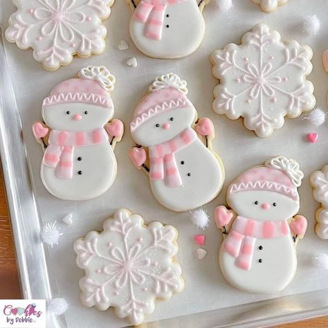 Winter Cookies Decorated, Snow Cookies, Christmas Cookie Boxes, Christmas Cookie Cake, Christmas Sugar Cookies Decorated, Flooding Cookies, Xmas Desserts, Cute Christmas Cookies, Royal Iced Cookies