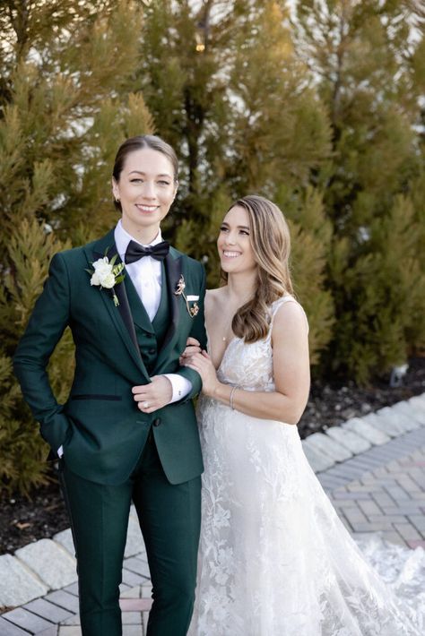 Wedding Tuxedo For Women, Lesbian Tuxedo Wedding, Green Wedding Suit Women, Tuxedo Wedding Dress, Queer Suits Wedding, Masc Bride Outfit, Wlw Wedding Suit, Masculine Wedding Outfit For Women, Wedding Suits Bride