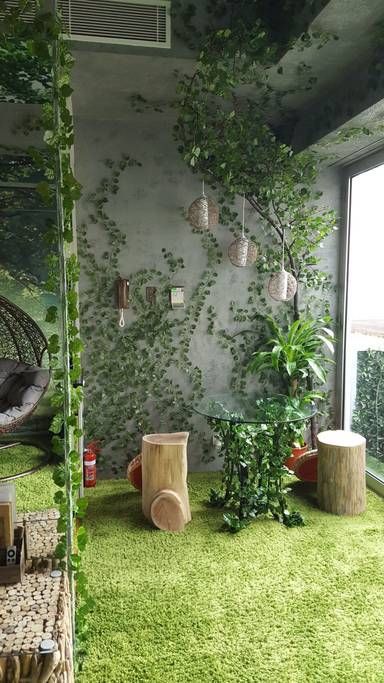 AIRBNB ALERT! Forest-and-Heaven Themed 1 Bed and 1 Bath Airbnb Apartment in Melbourne, Australia! Forest Room Ideas, Bat Decorations On Wall, Enchanted Forest Bedroom, Indoor Forest, Big Indoor Plants, Forest Bedroom, Forest Room, Fairy Bedroom, Fairy Room