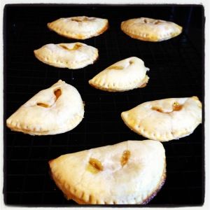 Apple Pie Cookies, Apple Hand Pies, Pie Pops, Pie Cookies, Mini Apple Pies, Hand Pie, Apple Cookies, Baking Blog, Mini Apple