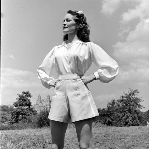 Short And Shorts - 1941 LIFE 50s Aesthetic Fashion Women, 1940s Shorts, Summer Tailoring, 40s Mode, Vintage Stars, Alfred Eisenstaedt, Fashion 1950s, 40s Fashion, Vintage Star