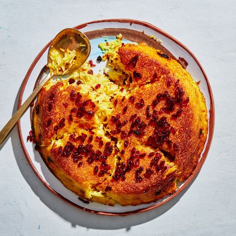 Crunchy Baked Saffron Rice. Tachin Recipe, Saffron Rice Recipe, Tamil Food, Persian Rice, Saffron Rice, Baked Rice, Iranian Food, Persian Food, Food Board