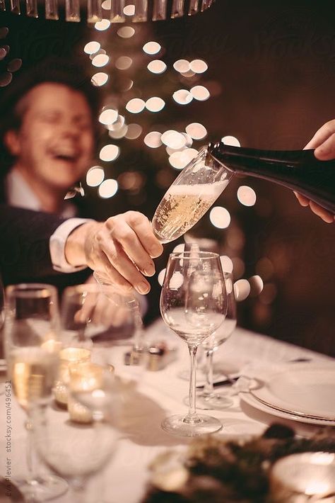 Christmas Dinner Pictures, Cozy Christmas Dinner, Christmas Food Photography, Evening In Paris, Dinner With Family, Paris Perfume, Wine Photography, Dinner Restaurants, Restaurant Photography