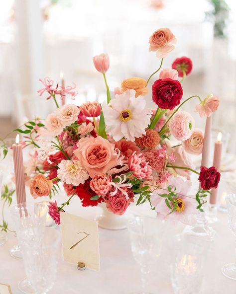 Maxine Owens | Tip of the day: When arranging florals for a round table, opt for a round vase to complement the shape. Careful design choices create a… | Instagram Round Table Centerpieces Wedding, Round Table Centerpiece, Round Table Centerpieces, Wedding Floral Centerpieces, Wedding Table Flowers, Round Vase, Wedding Arrangements, Tip Of The Day, Wedding Flower Arrangements