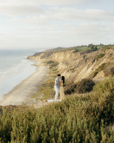 I had the honor of photographing the sweetest proposal for Isaac & Alex! He planned a hang gliding & picnic date for them right at sunset. After they went hang gliding, they changed & set up their picnic spot on the cliffs overlooking the water. When I showed up, they were laughing & talking, just having a special time together! Then Isaac popped the question! She said yes, and even the hang gliders were cheering for them as they flew over! 💛🥹🪂 • • #socalweddingphotographer #socalengagement ... Sunset Cliffs Proposal, Cliff Proposal Ideas, Sunset Proposal Pictures, Sunset Cliffs Engagement Photos, Cliff Proposal, Small Proposal Ideas, Backyard Proposal, Proposal Set Up Ideas, California Proposal