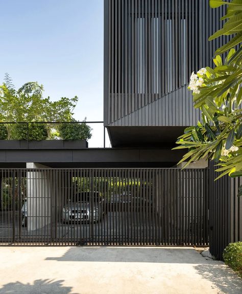 Steel Houses, Black Interior Design, Building Structure, Minimalist Architecture, Interior Architect, Facade Architecture, Fence Design, Facade Design, Gate Design