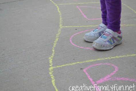 Outdoor ABC Game on the Driveway - Creative Family Fun Sidewalk Chalk Games, Reading Games For Kids, Chalk Activities, Abc Game, Kindergarten Math Games, Teaching Shapes, Abc Games, Shape Games, Maze Game