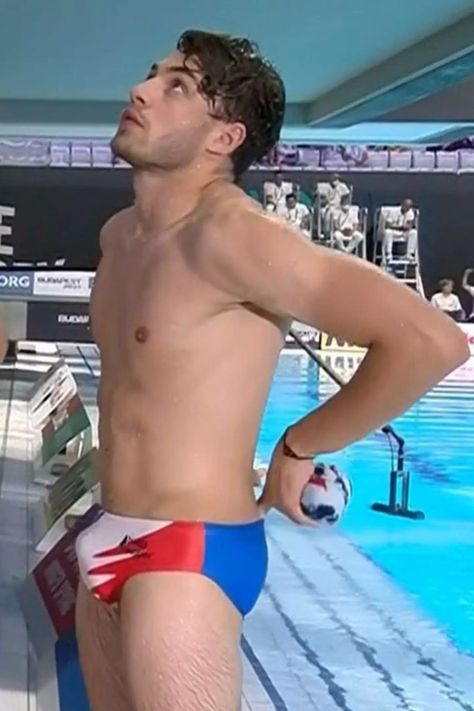 Team Usa Gymnastics, Guys In Speedos, Sport Man, Mens Swimwear, Diver, Swim Trunks, Swimming Pool, Swimming, Pool