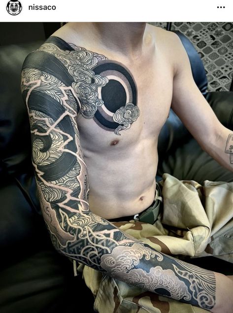 Negative Tattoo, Black Sleeve Tattoo, Japanese Tattoo Artist, Japanese Snake Tattoo, Graphic Tattoo, Manga Tattoo, 4 Tattoo, Irezumi Tattoos, Traditional Japanese Tattoos